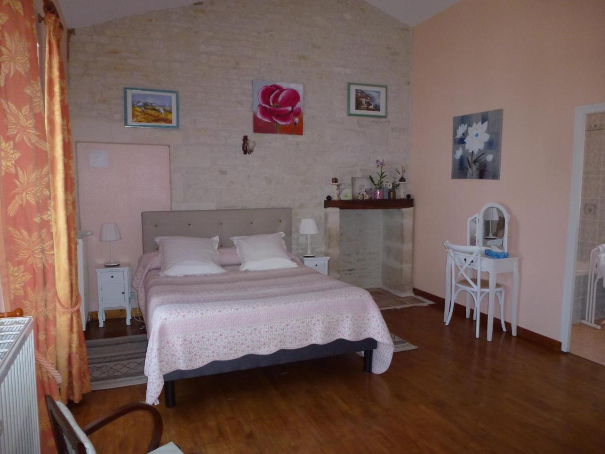 Le Logis De Faugerit Bed and Breakfast Frontenay-Rohan-Rohan Buitenkant foto